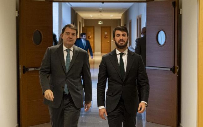 El vicepresidente de la Junta, Juan García-Gallardo, y el presidente de la Junta de Castilla y León, Alfonso Fernández Mañueco. El vicepresidente de la Junta, Juan García-Gallardo, y el presidente de la Junta de Castilla y León, Alfonso Fernández Mañueco.