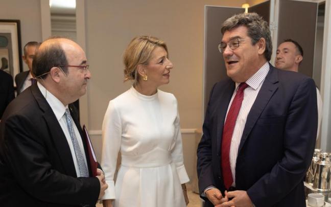 Yolanda D&iacute;az y Jos&eacute; Luis Escriv&aacute;.