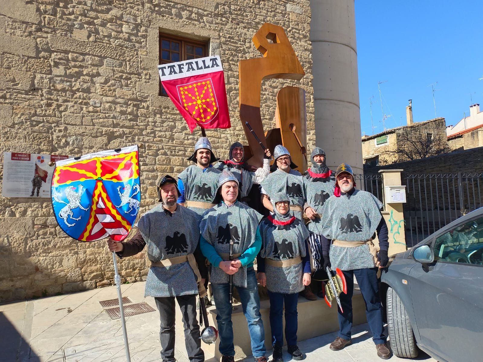 Mugarik Gabeko Txuntxuneroak, frente a la Biblioteca.