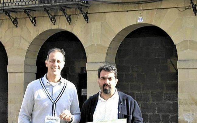 El alcalde, Jorge Segurado, y el concejal Mikel Pagola.