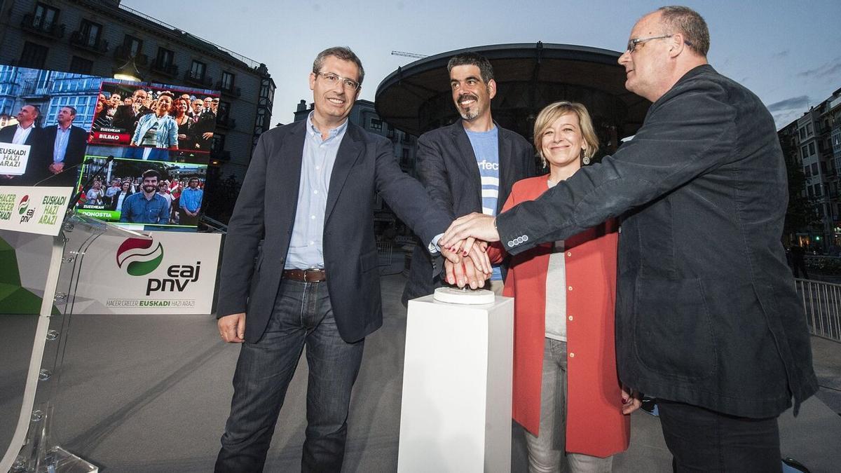 Markel Olano, Eneko Goia, Eider Mendoza y Joseba Egibar, en el acto de comienzo de una campaña electoral.