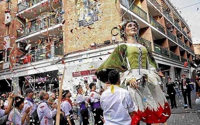 Uno de los gigantes lazkaotarras en Sant Feliu de Llobregat. | FOTO: CEDIDA