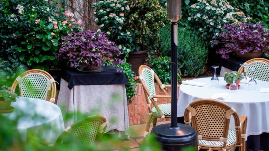 Detalle de la terraza del restaurante Andere en la calle Gorbea