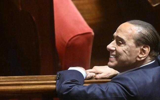Silvio Berlusconi de vuelta al Senado tras cumplir su inhabilitaci&oacute;n.
