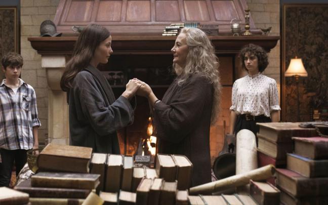 Escena de la serie &lsquo;Alma&rsquo;, con Elena Irureta.