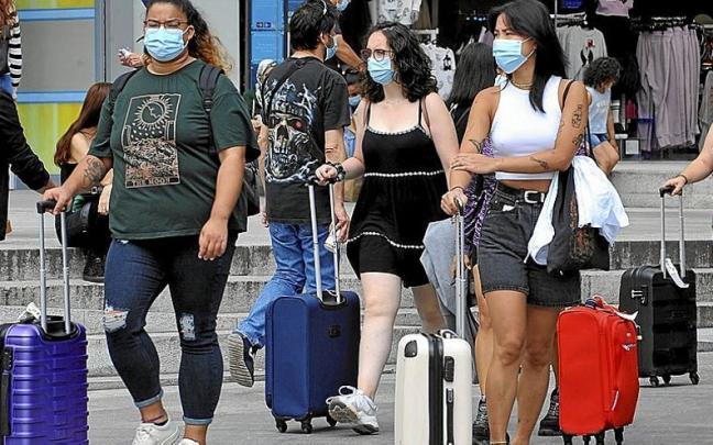 La tasa tur&iacute;stica se aplica normalmente por persona alojada y su coste depende de la categor&iacute;a del alojamiento.