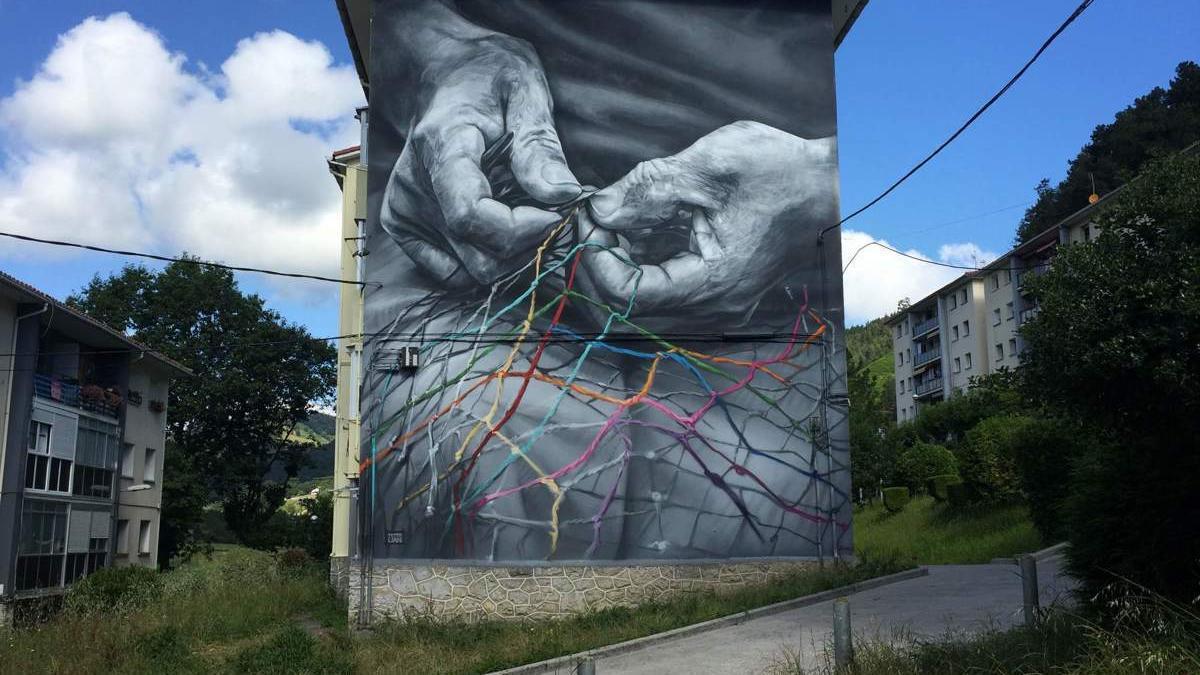 Murales nominados a mejor grafiti o mural del mundo. En la imagen, las rederas de Ondarroa.