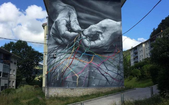 Murales nominados a mejor grafiti o mural del mundo. En la imagen, las rederas de Ondarroa.
