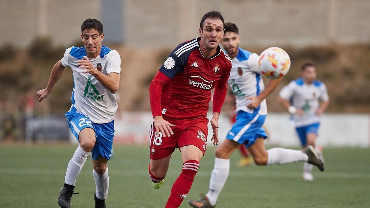 Kike García en un lance de partido ante el Fuentes.