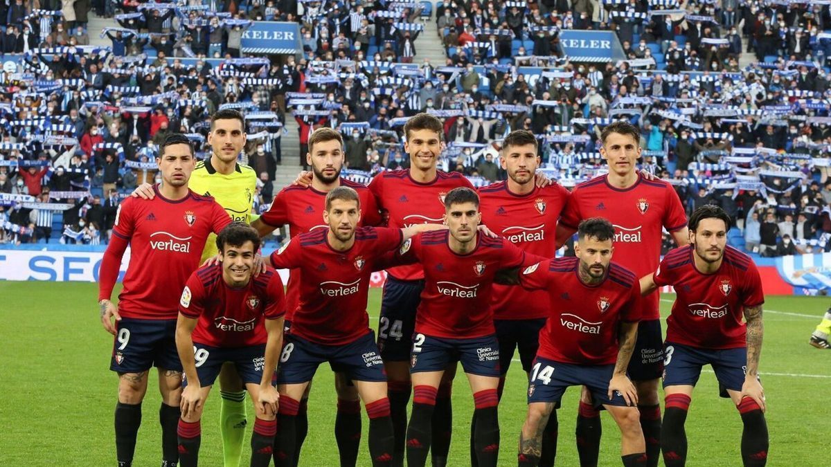 Alineación que Osasuna presentó en el Reale Arena, en el partido disputado ante la Real Sociedad