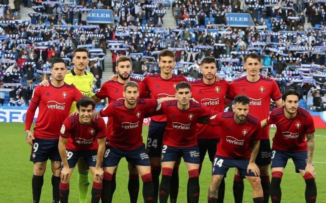 Alineación que Osasuna presentó en el Reale Arena, en el partido disputado ante la Real Sociedad