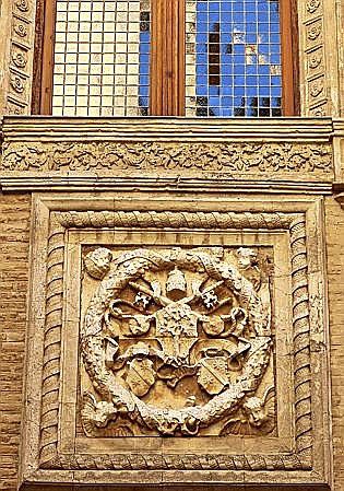 Escudo en Palacio Decanal.