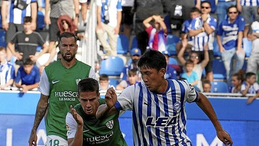 Taichi Hara está llamado hoy a ser otra vez el revulsivo albiazul ante la Ponferradina. | FOTO: IÑIGO FORONDA