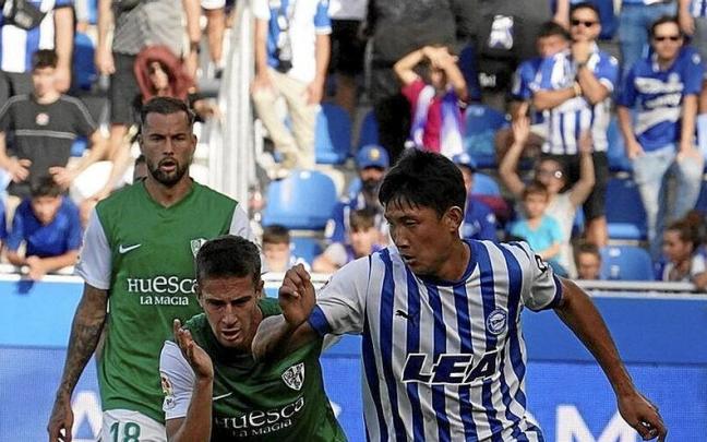 Taichi Hara está llamado hoy a ser otra vez el revulsivo albiazul ante la Ponferradina. | FOTO: IÑIGO FORONDA Taichi Hara está llamado hoy a ser otra vez el revulsivo albiazul ante la Ponferradina. | FOTO: IÑIGO FORONDA