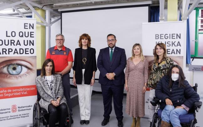 Foto del vicepresidente Rem&iacute;rez con participantes en la campa&ntilde;a