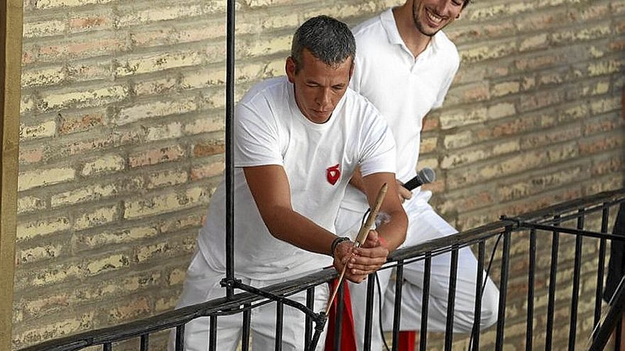 Ignacio Ustárroz de la concejalía de Urbanismo lanza el chupinazo.