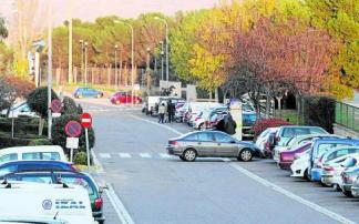 Aspecto de los aparcamientos del Hospita Reina Sofía.