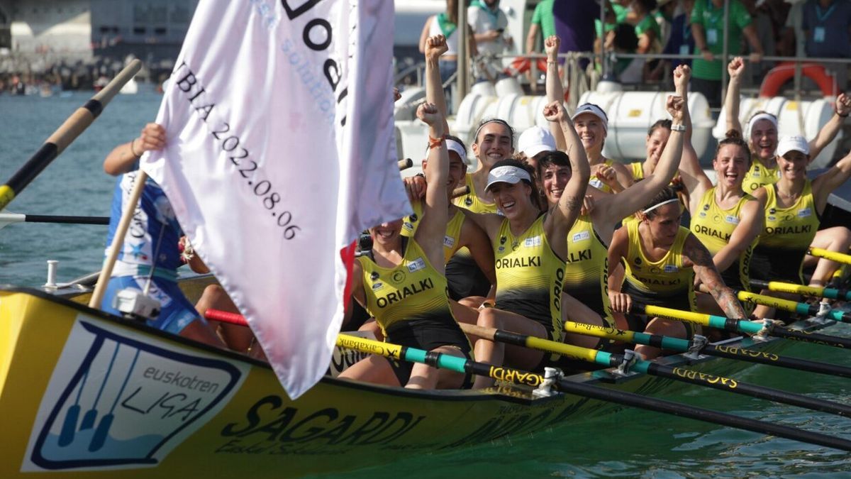 Orio, con la bandera conquistada en Hondarribia.