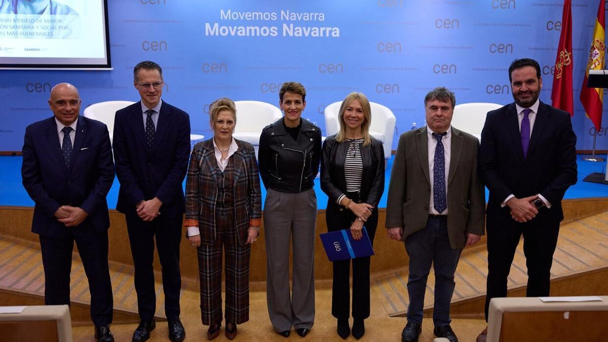 De izda a dcha, Eusebio Azor&iacute;n, Fernando Ria&ntilde;o, Pilar Herrero, Mar&iacute;a Chivite, M&ordf; Jos&eacute; Ballar&iacute;n, Valent&iacute;n Fort&uacute;n e &Iacute;&ntilde;igo Alli.