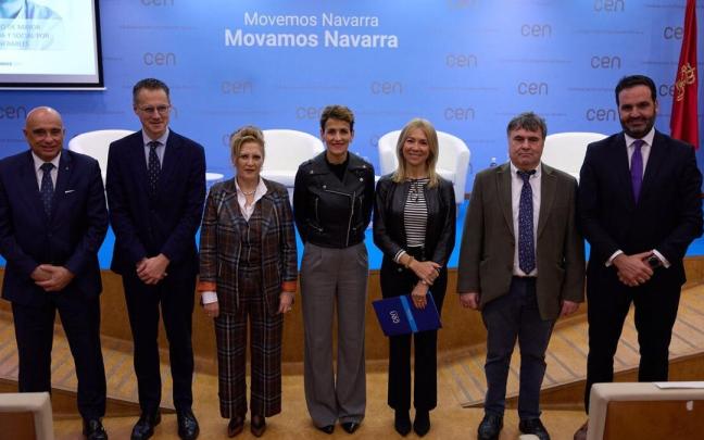 De izda a dcha, Eusebio Azor&iacute;n, Fernando Ria&ntilde;o, Pilar Herrero, Mar&iacute;a Chivite, M&ordf; Jos&eacute; Ballar&iacute;n, Valent&iacute;n Fort&uacute;n e &Iacute;&ntilde;igo Alli.