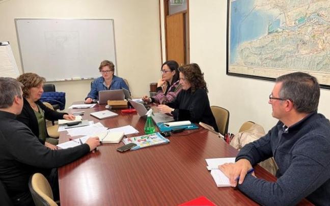 Un momento de la reuni&oacute;n mantenida ayer.