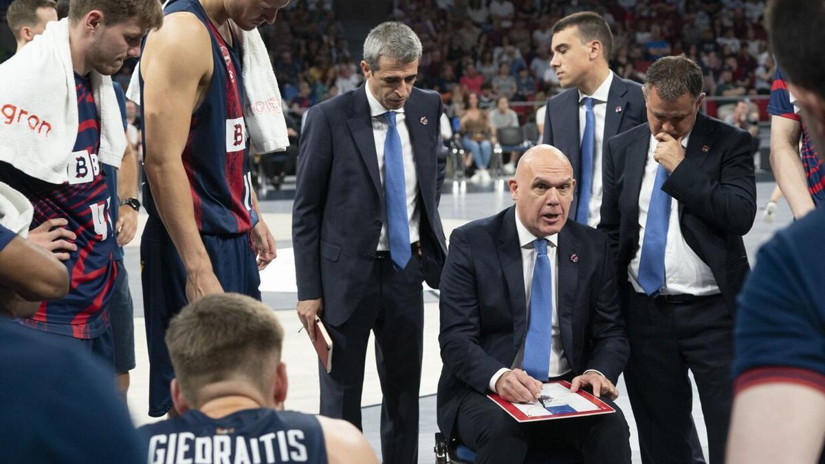 Spahija, durante un tiempo muerto la pasada temporada con el Baskonia