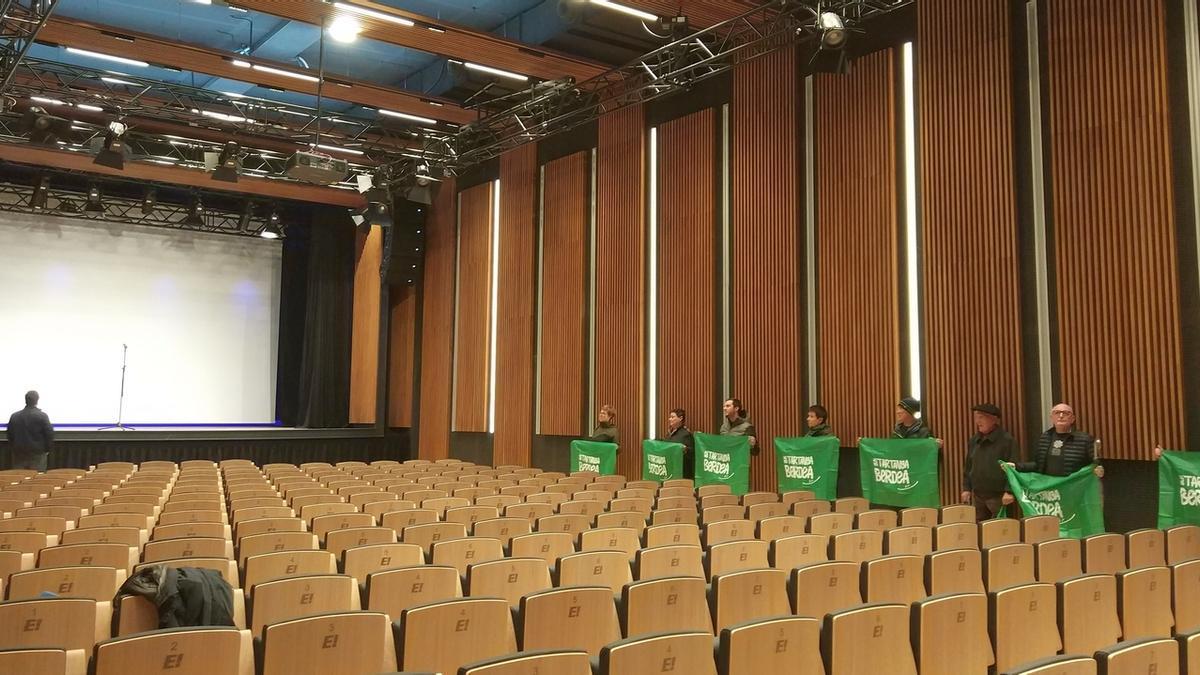 El auditorio principal cuenta con butacas retráctiles para dejar sitio a 800 personas de pie.