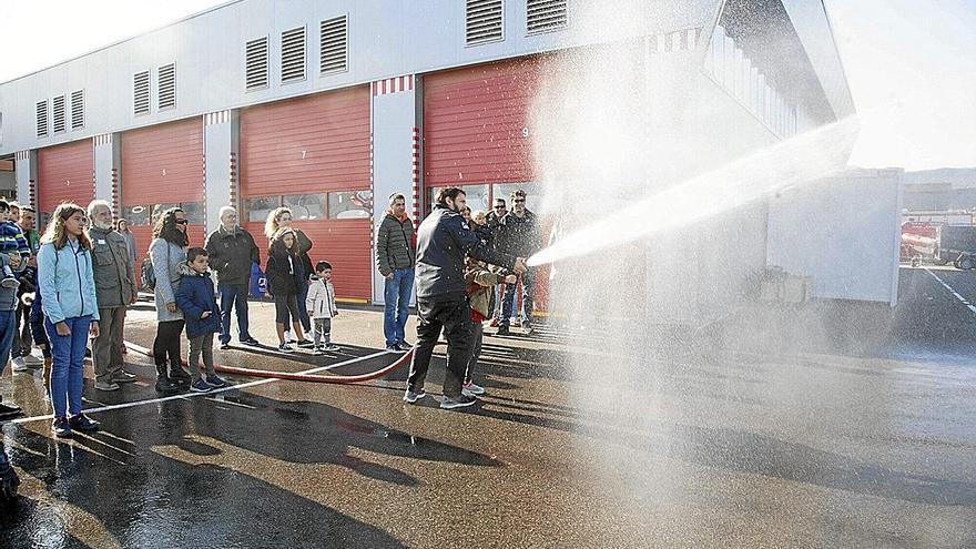 Jornada de puertas abiertas en el parque de bomberos de Nanclares.