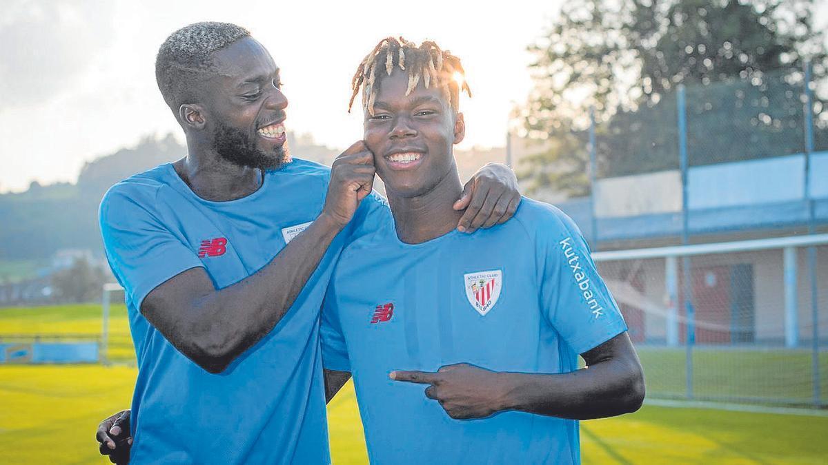 Iñaki y su hermano pequeño, Nico Williams, entrenando.