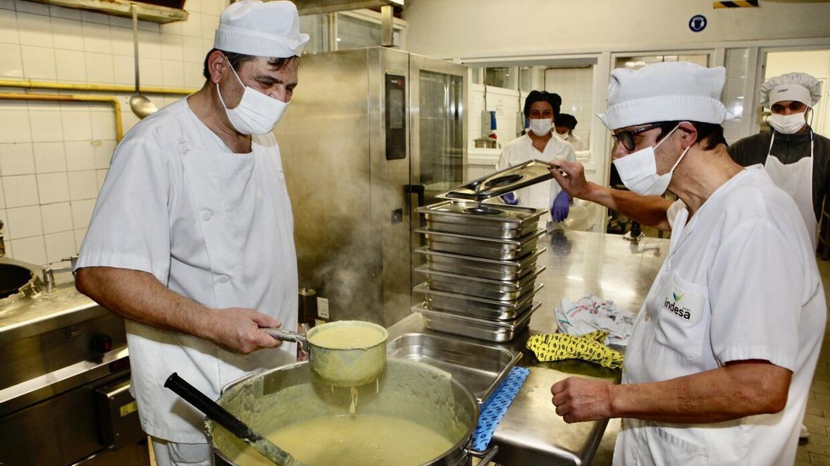 Empleados de cocina y lavandería.