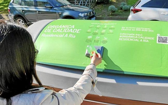 Contenedor que precisa de tarjeta para su apertura colocado por PreZero en A Coruña.