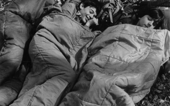 Tres personas duermen.