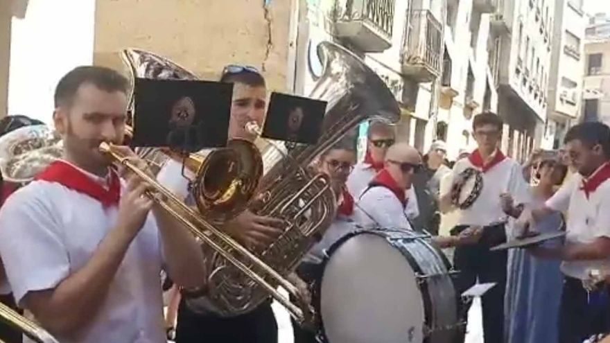 La Banda de Estella-Lizarra, al ritmo de AC/DC tras el cohete