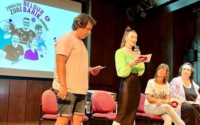 La tiktoker Libe Beitia y el creador de contenidos Julen Portillo, durante la 13 edición de 'Beldur Barik'. La tiktoker Libe Beitia y el creador de contenidos Julen Portillo, durante la 13 edición de 'Beldur Barik'.