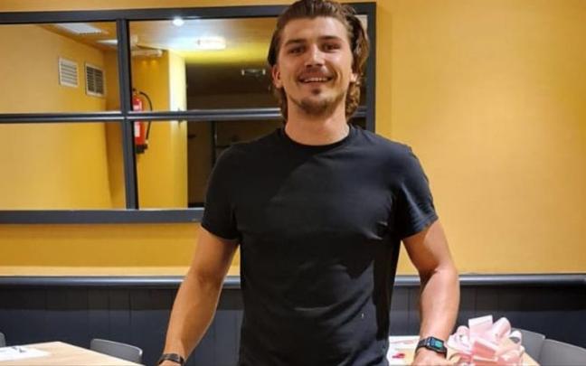 Trabajadores del B&aacute;varos regalan una bici nueva a un compa&ntilde;ero al que se la hab&iacute;an robado