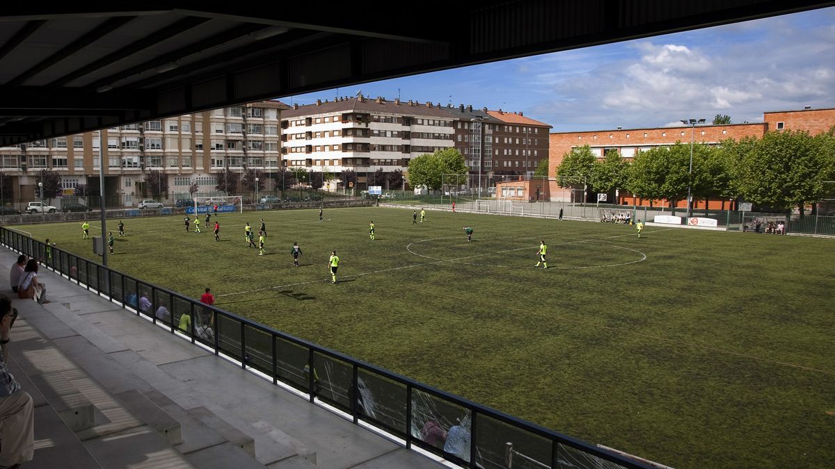 Partido de fútbol celebrado en el campo de San Martín.