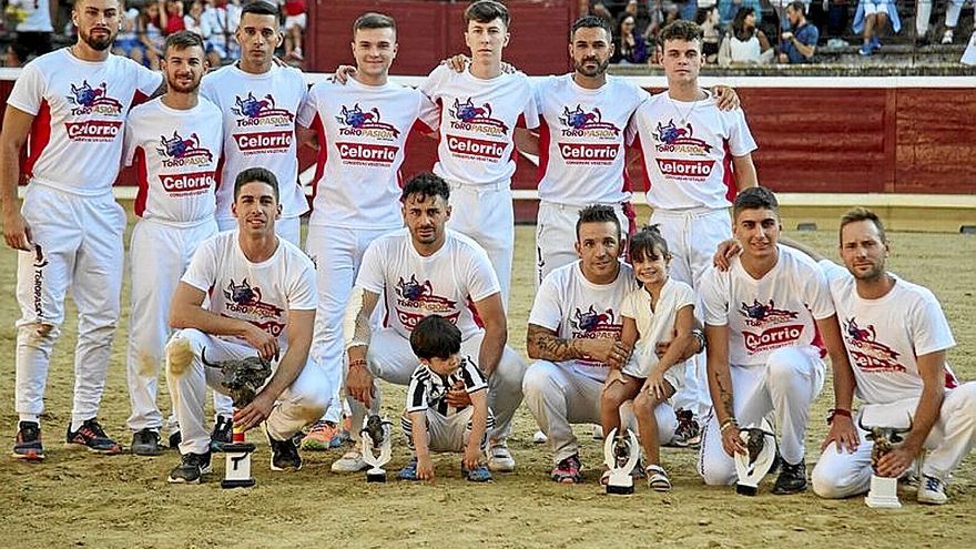 Los doce participantes en el exitoso concurso de Tafalla.