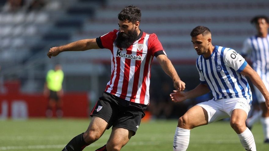 Asier Villalibre en un encuentro de pretemporada