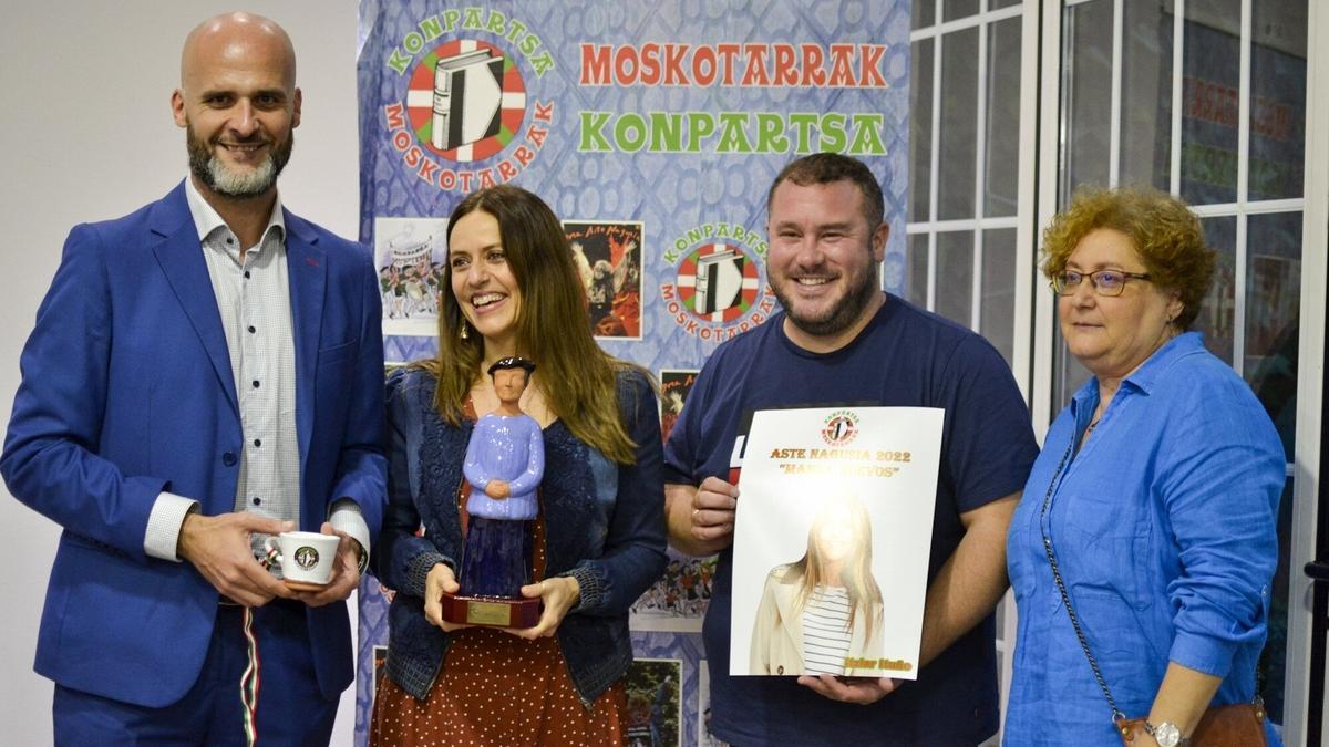 Moskotarrak entrega el premio ‘Manda huevos 2022’ a la actriz Itziar Ituño