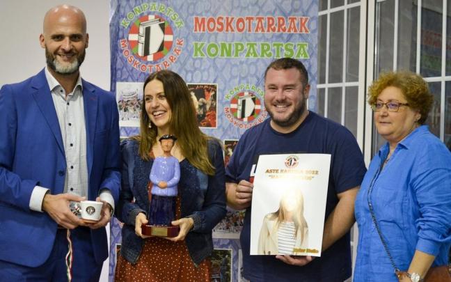 Moskotarrak entrega el premio ‘Manda huevos 2022’ a la actriz Itziar Ituño