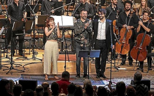 La alavesa Idoia Asurmendi, Fernando Velázquez y Enaut Elorrieta, en un concierto este martes. La alavesa Idoia Asurmendi, Fernando Velázquez y Enaut Elorrieta, en un concierto este martes.