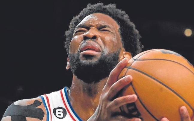 Joel Embiid, en el encuentro ante Atlanta. | FOTO: EFE