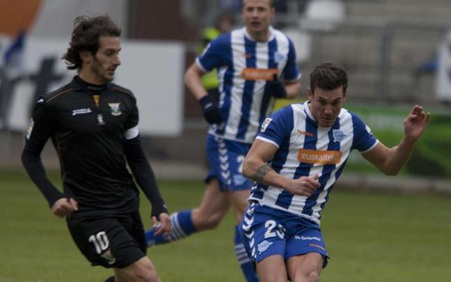 Fran Moreno, a la derecha, con la camiseta del Leganés