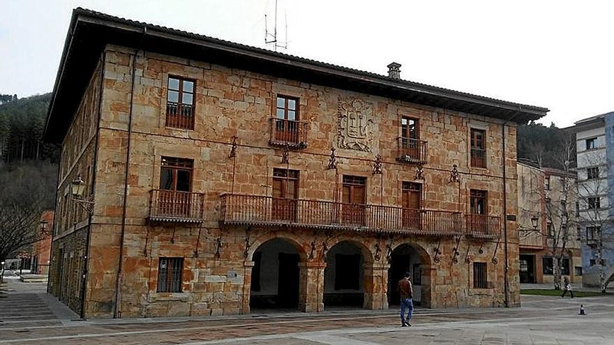 El ayuntamiento de Legazpi. | FOTO: A.Z.