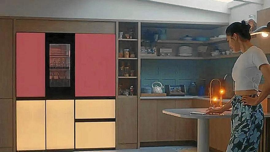 El frigorífico MoodUP permite cambiar el color de sus puertas.