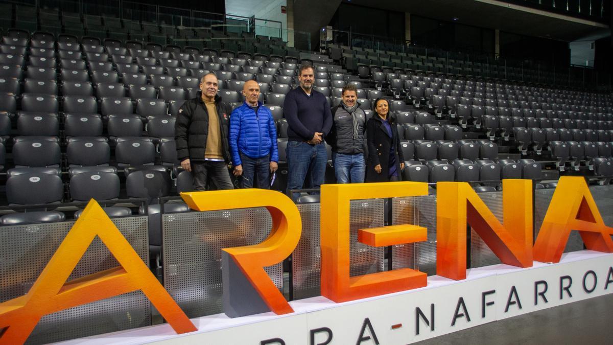 Los promotores, organizadores y patrocinadores del Campeonato del Mundo de X-Trial en su visita al Navarra Arena.