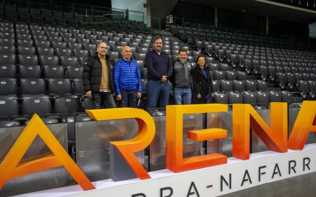 Los promotores, organizadores y patrocinadores del Campeonato del Mundo de X-Trial en su visita al Navarra Arena.