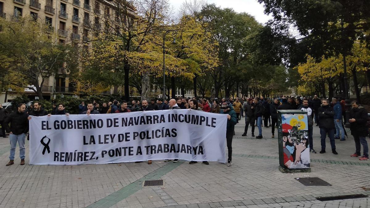 Concentración de policías forales este jueves para reclamar la reglamentación de la Ley de Policías de Navarra.