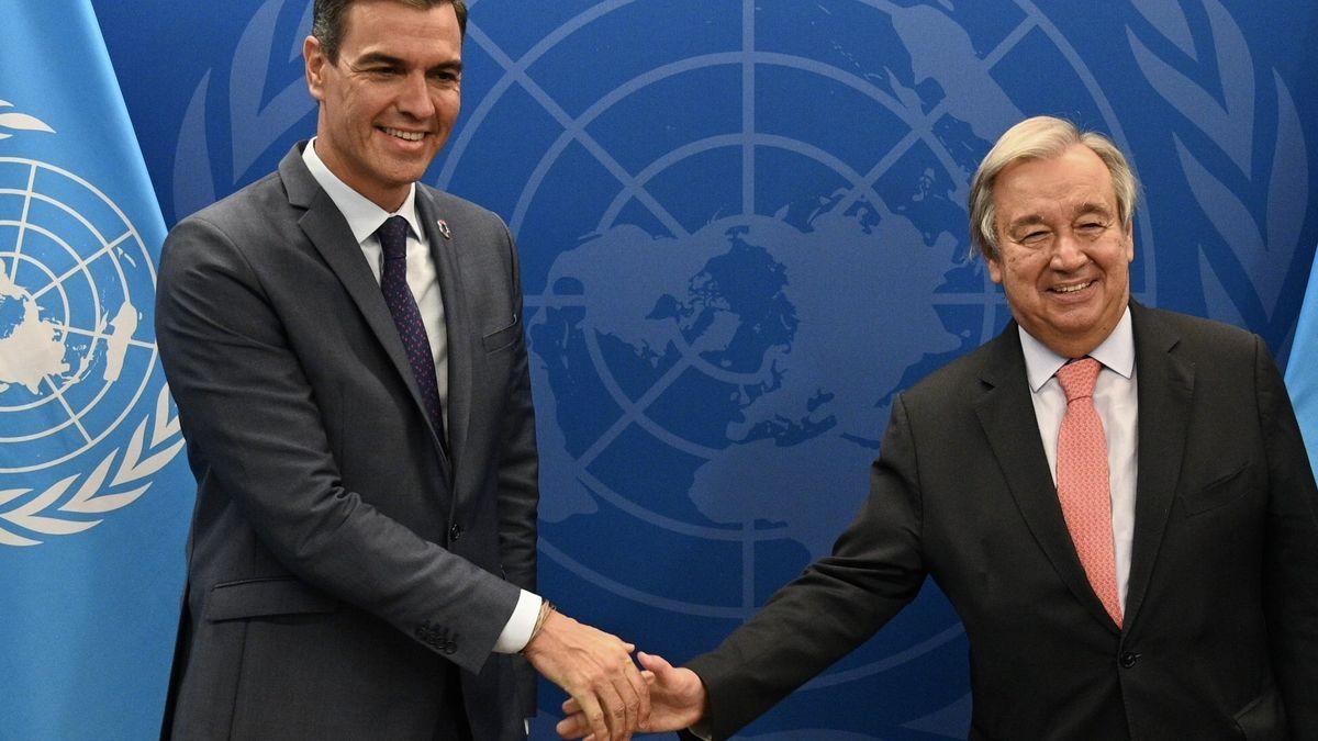 El presidente del Gobierno español, Pedro Sánchez, junto al secretario general de Naciones Unidas, Antonio Guterres