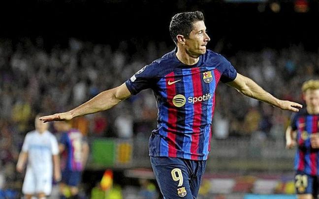 Lewandowski celebra uno de los tres goles que marcó anoche en el Camp Nou. | FOTO: EFE Lewandowski celebra uno de los tres goles que marcó anoche en el Camp Nou. | FOTO: EFE